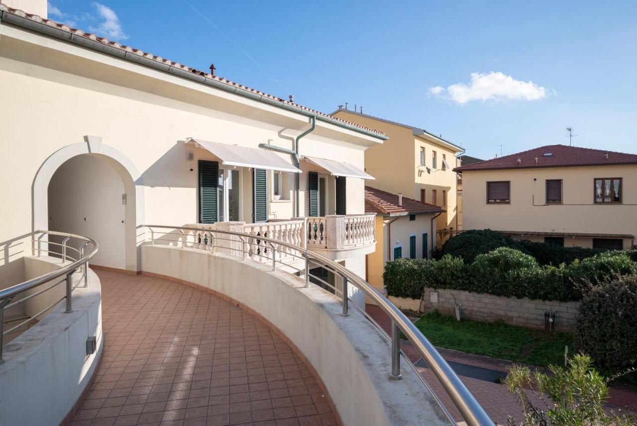 Il Faro Appartamenti San Vincenzo Exteriör bild