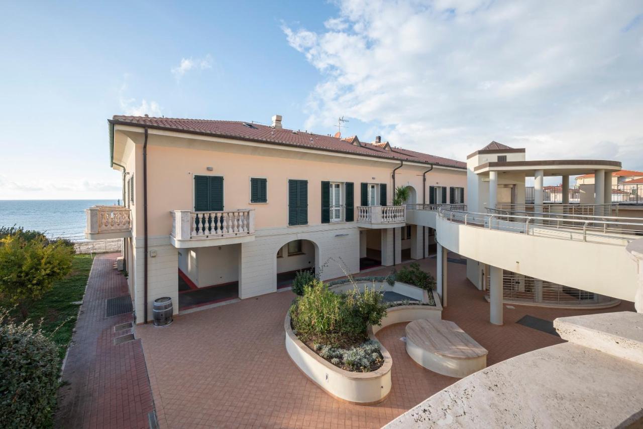 Il Faro Appartamenti San Vincenzo Exteriör bild